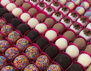 Descubra como criar um negócio de sucesso com apenas R$ 50,00. vendendo brigadeiro gourmet.Brigadeiro Goumet